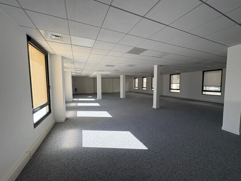 Office in Marseille for lease - Interior Photo - Image 3 of 5