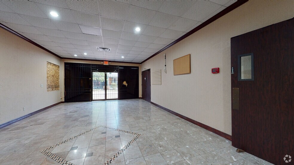 3229 Hadley St, Houston, TX for sale - Matterport 3D Scan - Image 3 of 57