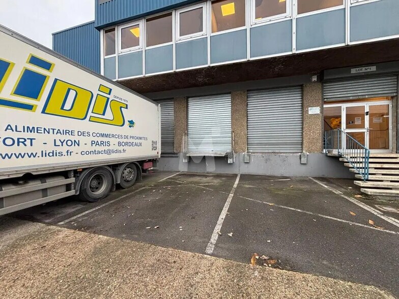 Industriel dans Antony à louer - Photo du bâtiment - Image 2 de 10