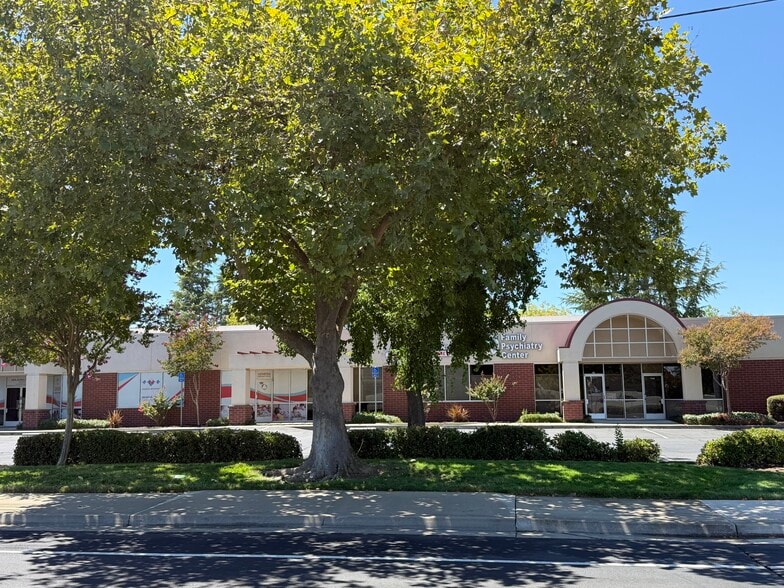 9370 W Stockton Blvd, Elk Grove, CA à louer - Photo du bâtiment - Image 2 de 24
