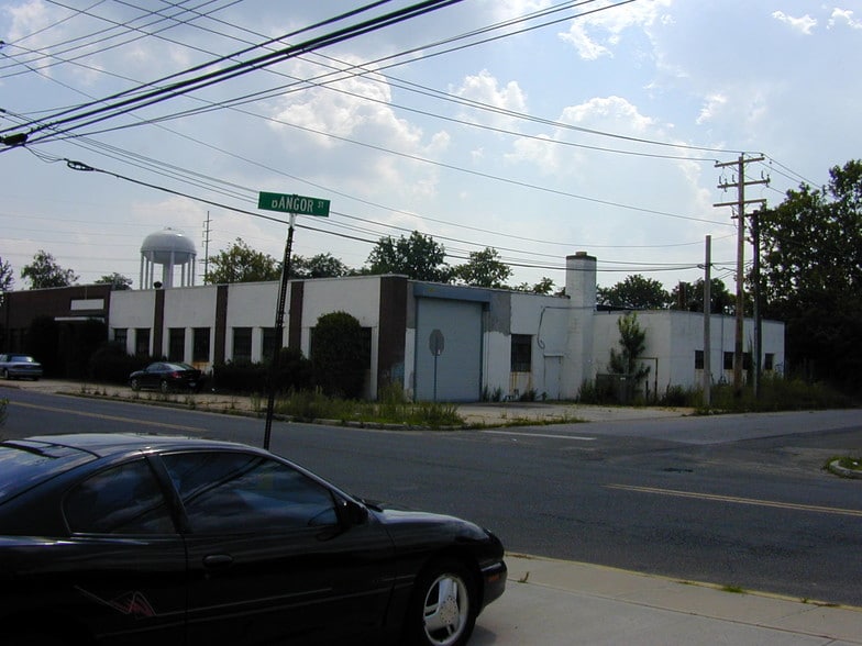 1700 Strongs Ave N, Copiague, NY for lease - Building Photo - Image 2 of 5