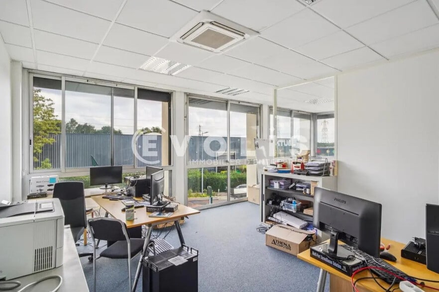 Office in Palaiseau for sale - Building Photo - Image 3 of 11