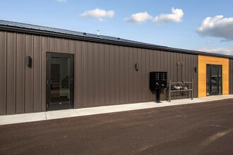 1215 N Riverfront Dr, Mankato, MN for lease Building Photo- Image 2 of 7