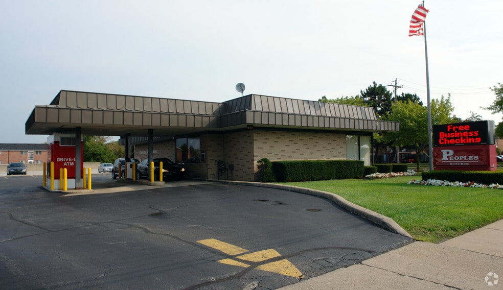 14801 E 12 Mile Rd, Warren, MI for sale - Building Photo - Image 3 of 3
