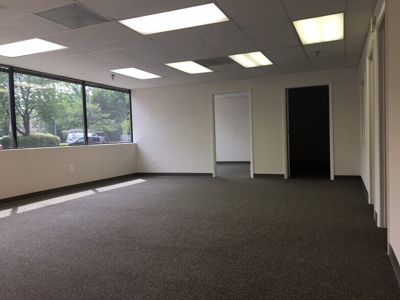 503 Carlisle Dr, Herndon, VA à louer - Photo intérieure - Image 3 de 33