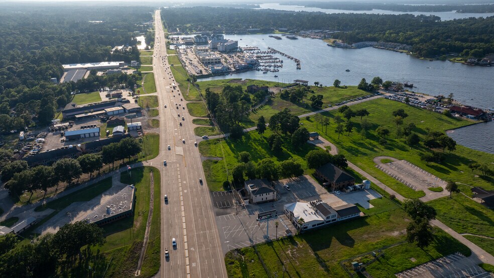 14884 Highway 105 W, Montgomery, TX à vendre - Photo du bâtiment - Image 2 de 13