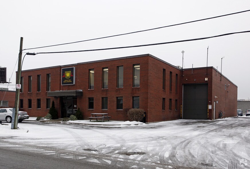 34 Canmotor Ave, Toronto, ON à louer - Photo du bâtiment - Image 2 de 2