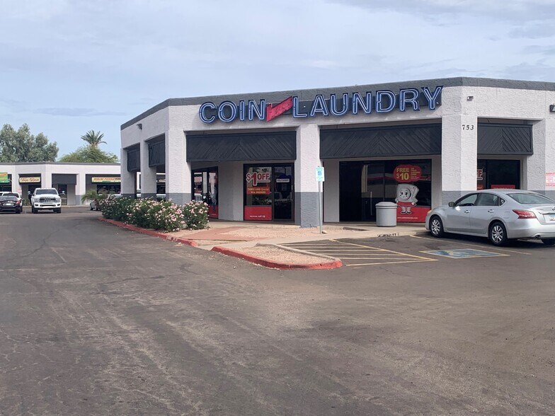 753 S Alma School Rd, Mesa, AZ à louer - Photo du bâtiment - Image 2 de 5