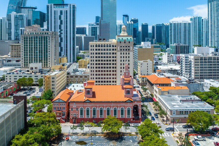 117 NE 1st Ave, Miami, FL à louer - Photo du bâtiment - Image 3 de 42