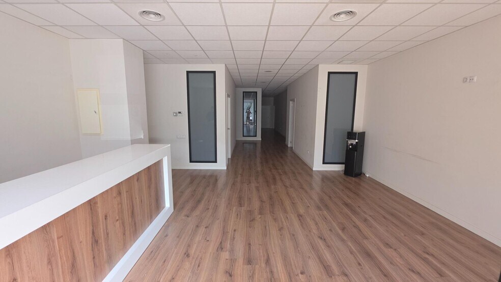 Retail in Ontinyent, Valencia for lease - Interior Photo - Image 2 of 12