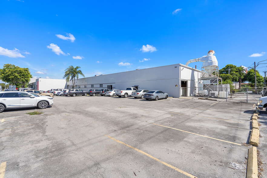 700 NW 57th Ct, Fort Lauderdale, FL for sale - Building Photo - Image 2 of 8