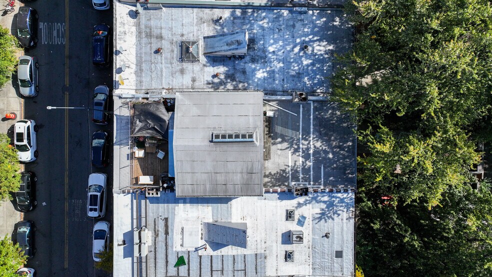 634 Wilson Ave, Brooklyn, NY à vendre - Photo du bâtiment - Image 3 de 12