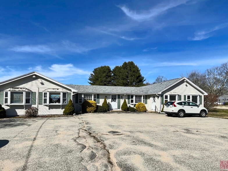 107 Main St, Hebron, CT for lease - Building Photo - Image 3 of 24