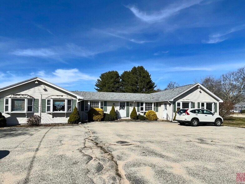 107 Main St, Hebron, CT à louer - Photo du bâtiment - Image 3 de 24