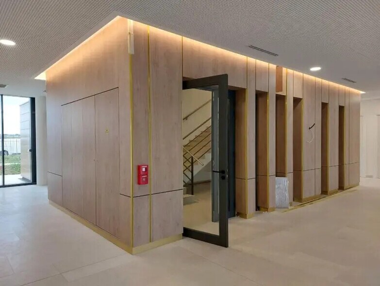 Office in Genas for lease - Building Photo - Image 3 of 8