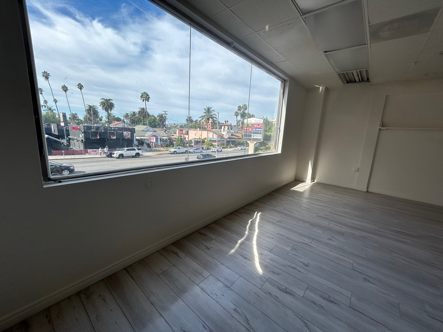 1134 S Western Ave, Los Angeles, CA for lease Interior Photo- Image 1 of 7