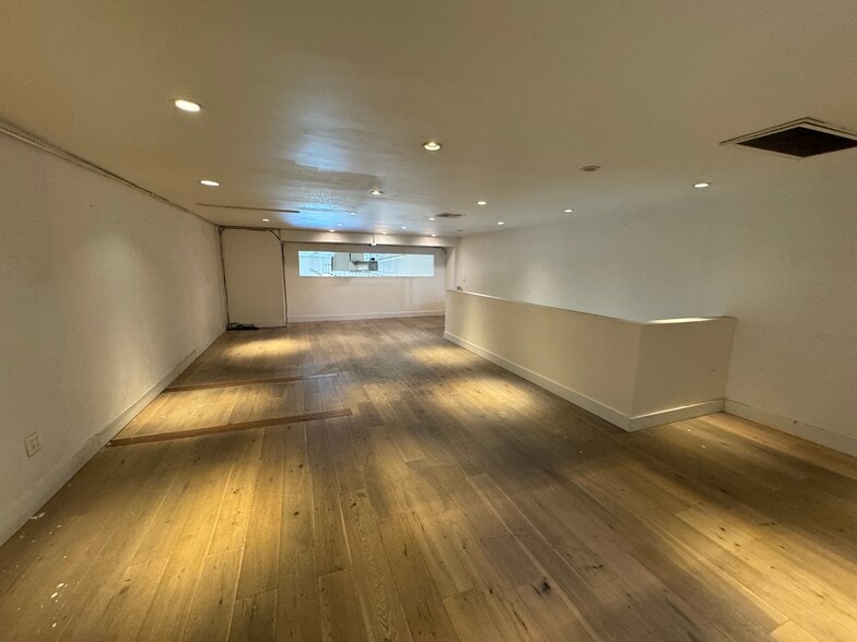 449-451 N Fairfax Ave, Los Angeles, CA for lease - Building Photo - Image 2 of 12