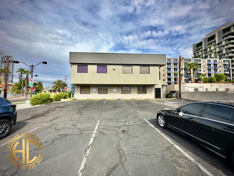 633 S 4th St, Las Vegas, NV à louer - Photo du bâtiment - Image 3 de 9
