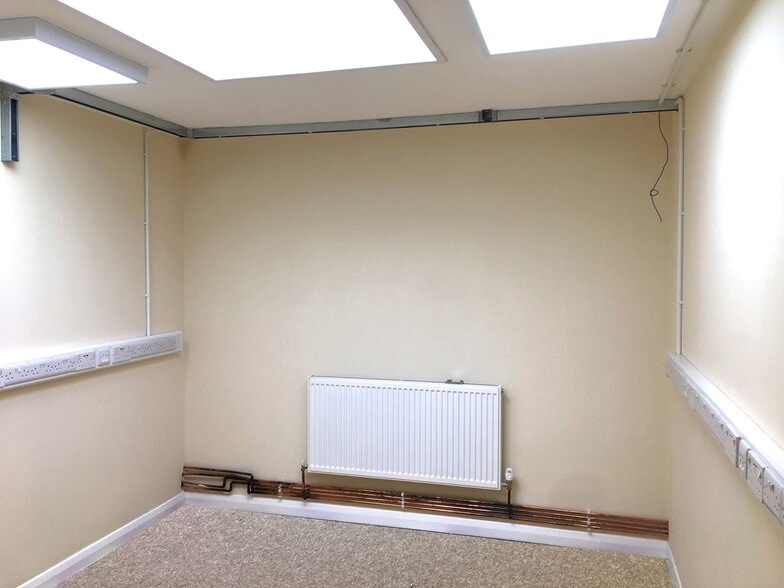 126B High St, Selsey for lease - Building Photo - Image 2 of 9