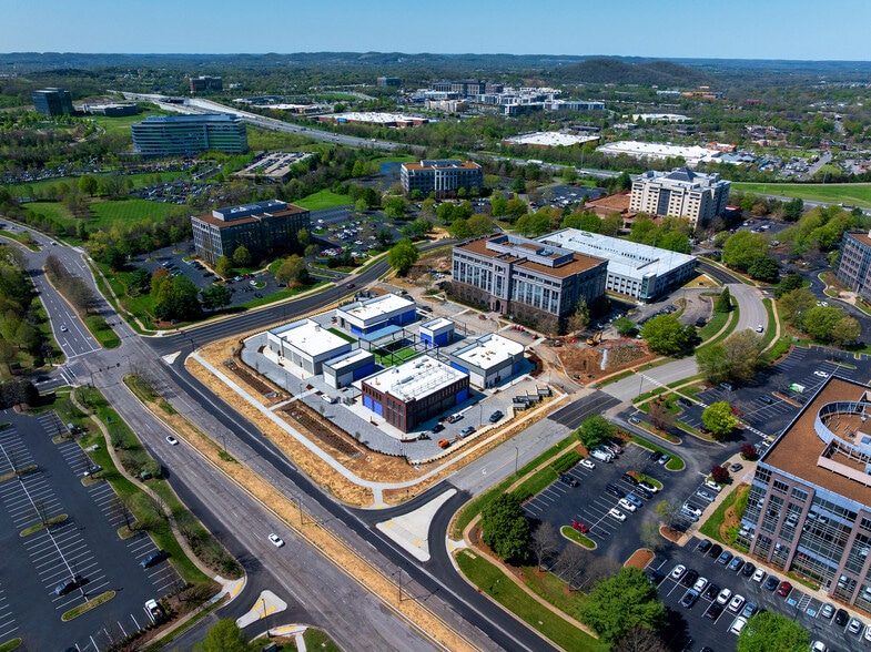 801 Crescent Centre Dr, Franklin, TN for lease - Building Photo - Image 2 of 11