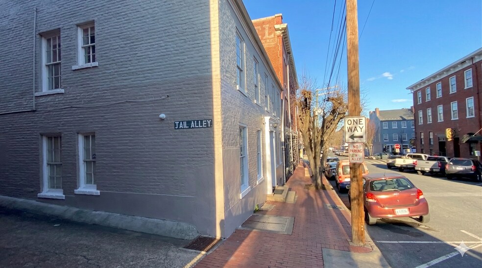 806 Caroline St, Fredericksburg, VA à louer - Photo du bâtiment - Image 3 de 3