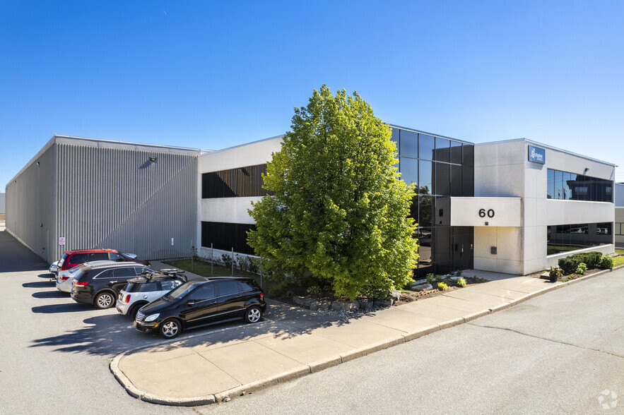 60 Admiral Blvd, Mississauga, ON à vendre - Photo du bâtiment - Image 1 de 1