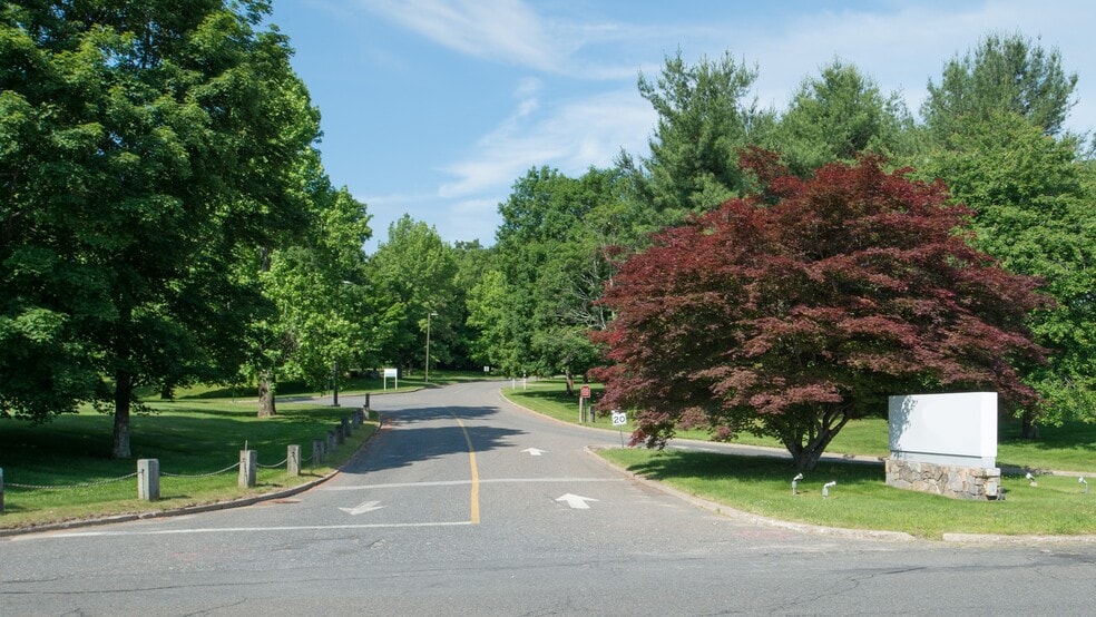 199 Benson Rd, Middlebury, CT for sale - Building Photo - Image 3 of 3