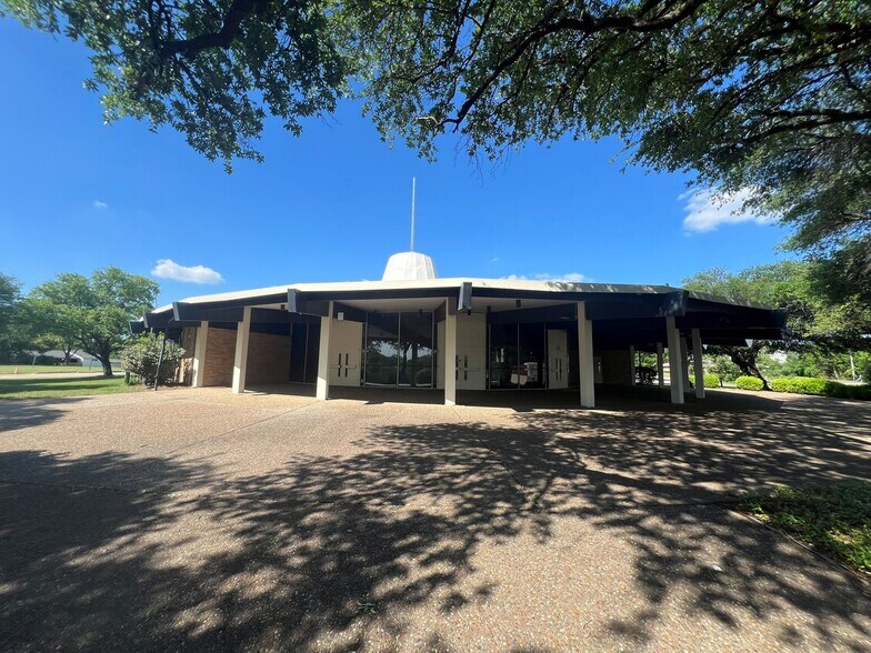 9121 Ferguson Rd, Dallas, TX à vendre - Photo principale - Image 1 de 1