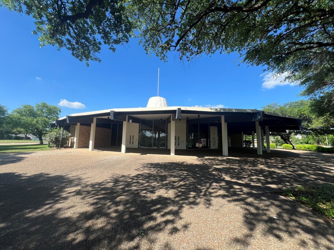 9121 Ferguson Rd, Dallas, TX à vendre Photo principale- Image 1 de 2