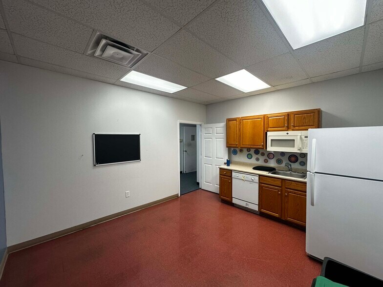 8830 Reading Rd, Cincinnati, OH à louer - Photo du bâtiment - Image 2 de 5