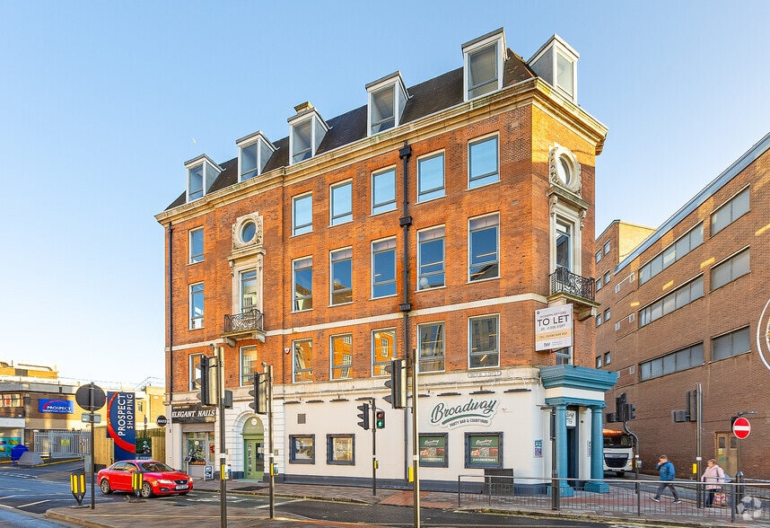 105-107 Ferensway, Hull for lease - Primary Photo - Image 1 of 15