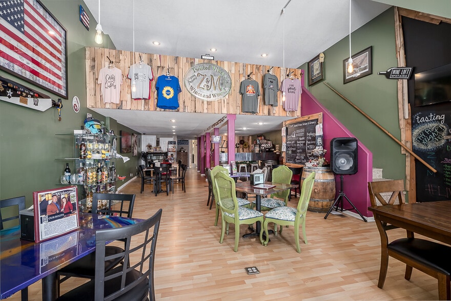 620 Cherokee St, Leavenworth, KS for sale - Interior Photo - Image 3 of 14