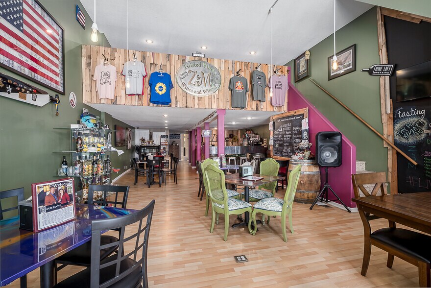 620 Cherokee St, Leavenworth, KS à vendre - Photo intérieure - Image 3 de 14