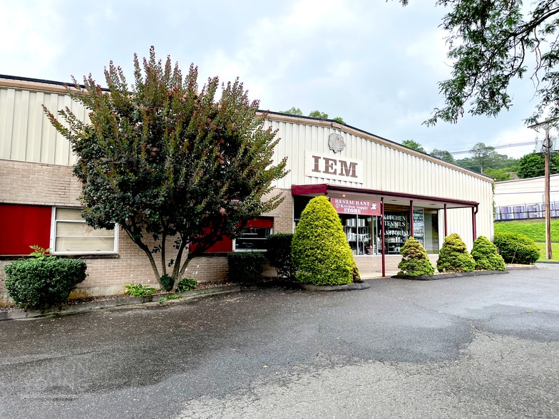 85 Shelter Rock Rd, Danbury, CT for sale - Building Photo - Image 3 of 4