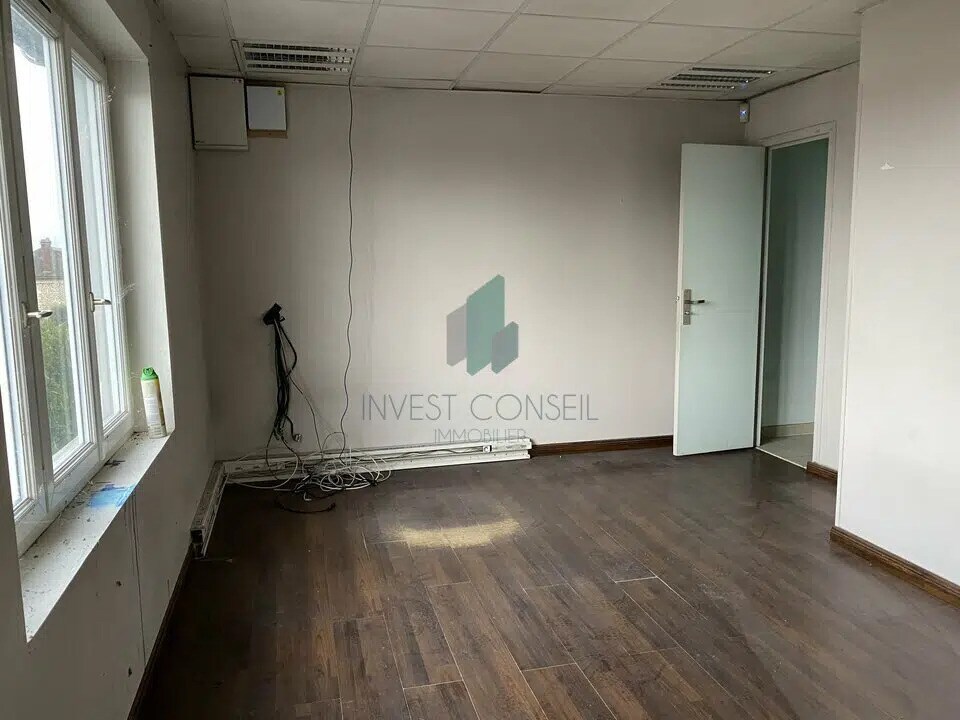 Flex in Pierrelaye for lease Interior Photo- Image 1 of 2