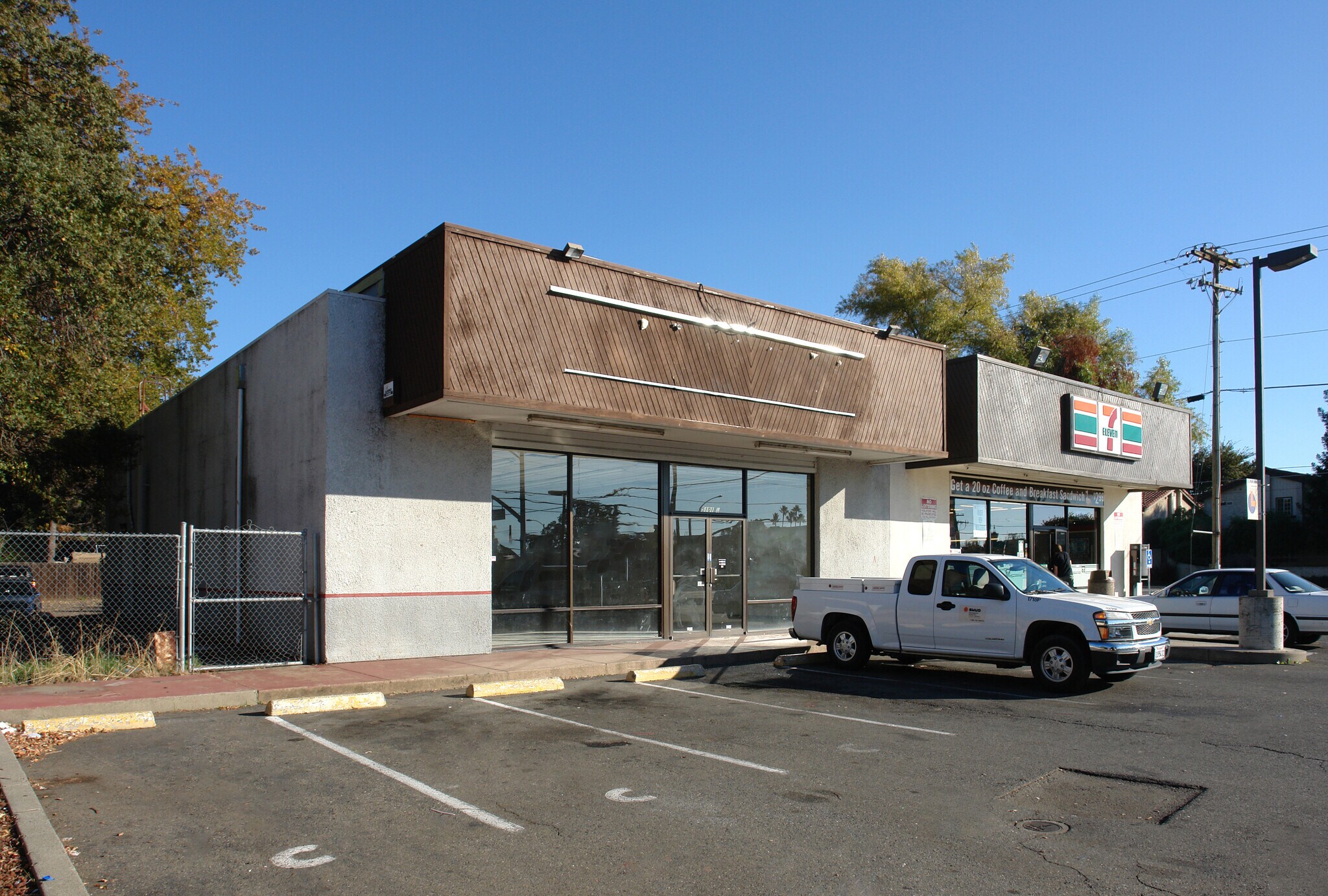 5101 Marconi Ave, Carmichael, CA à louer Photo du bâtiment- Image 1 de 2