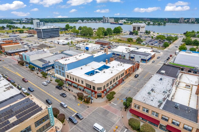 More details for 306-310 Huron Ave, Port Huron, MI - Retail for Sale