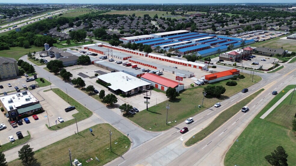 501 N Mustang Rd, Yukon, OK à vendre - Aérien - Image 2 de 4