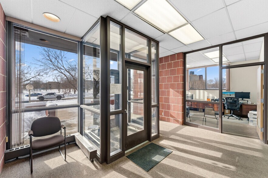 124 Eva St, Saint Paul, MN à vendre - Hall d’entrée - Image 3 de 20