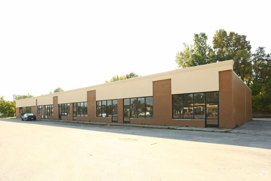 27427-27477 Eureka Rd, Romulus, MI for lease - Building Photo - Image 2 of 7