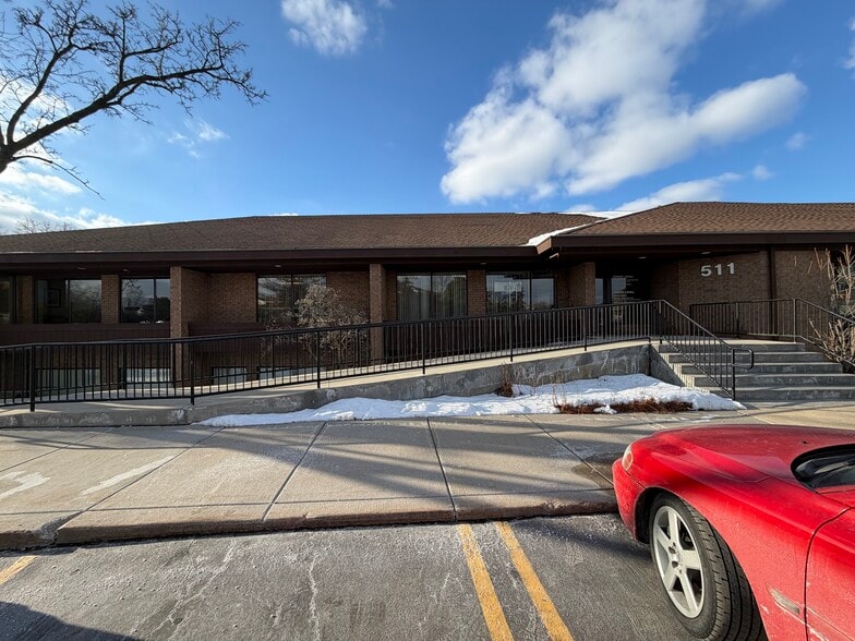 511-515 Thornhill Dr, Carol Stream, IL à louer - Photo du bâtiment - Image 2 de 16