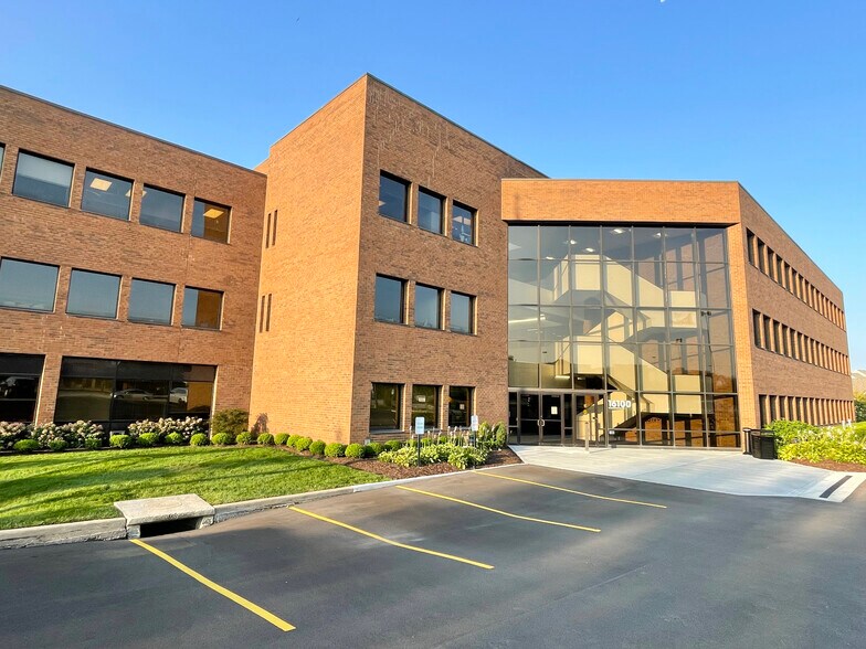 16100 Chesterfield Pky W, Chesterfield, MO for lease - Building Photo - Image 1 of 1