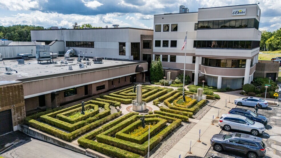 815 Whitney Rd W, Fairport, NY à louer - Photo du bâtiment - Image 3 de 15
