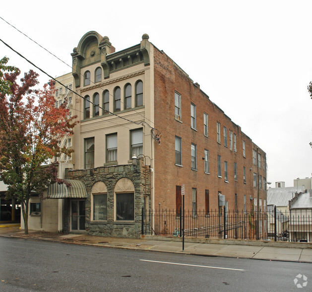 820 Church St, Lynchburg, VA à louer - Photo principale - Image 1 de 3