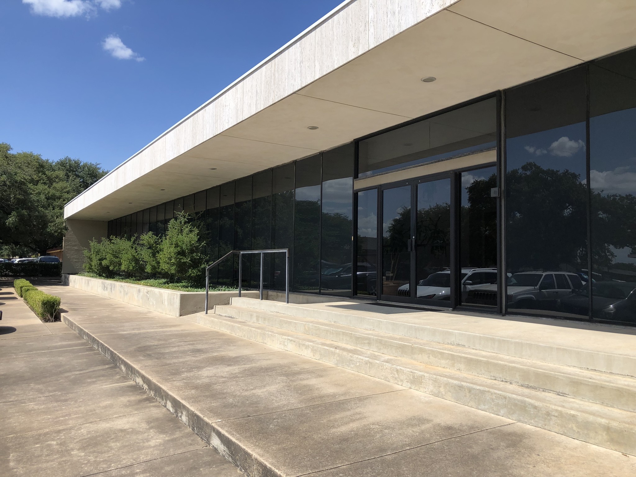 1512 Lake Air Dr, Waco, TX for sale Building Photo- Image 1 of 1