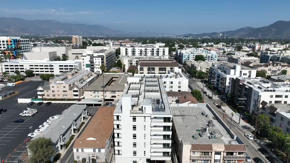 5110 Bakman Ave, North Hollywood, CA à vendre - Vidéo sur l’inscription commerciale - Image 2 de 8