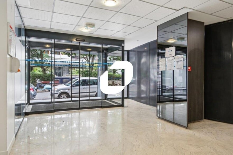 5 Rue Sextius Michel, Paris for lease - Lobby - Image 2 of 7