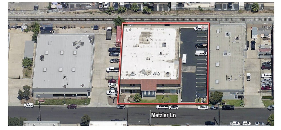 17632 Metzler Ln, Huntington Beach, CA for lease - Building Photo - Image 3 of 3