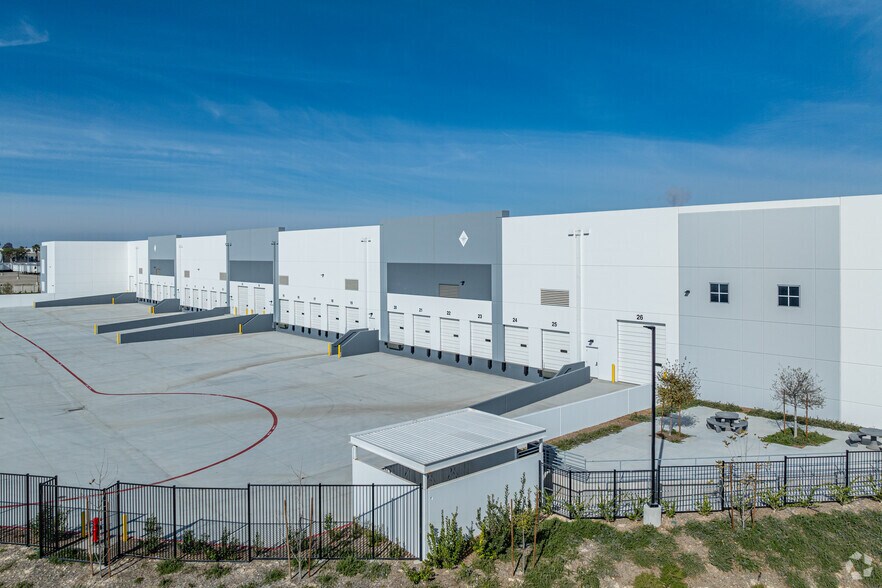 7129 Enrico Fermi Pl, San Diego, CA à louer - Photo du bâtiment - Image 3 de 5