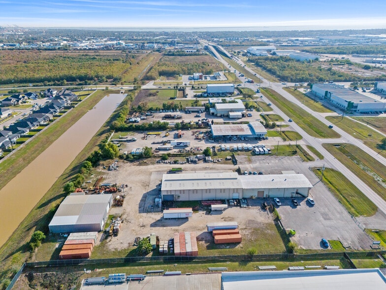 11837 W Fairmont Pky, La Porte, TX for lease - Aerial - Image 2 of 11